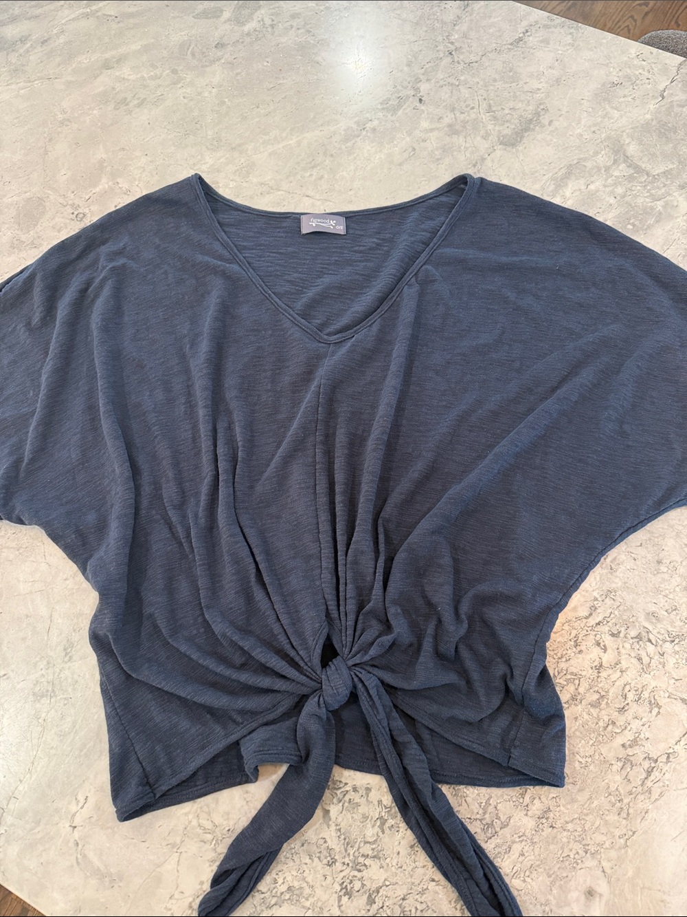 Casual V-Neck Tie-Front Crop Top in Navy